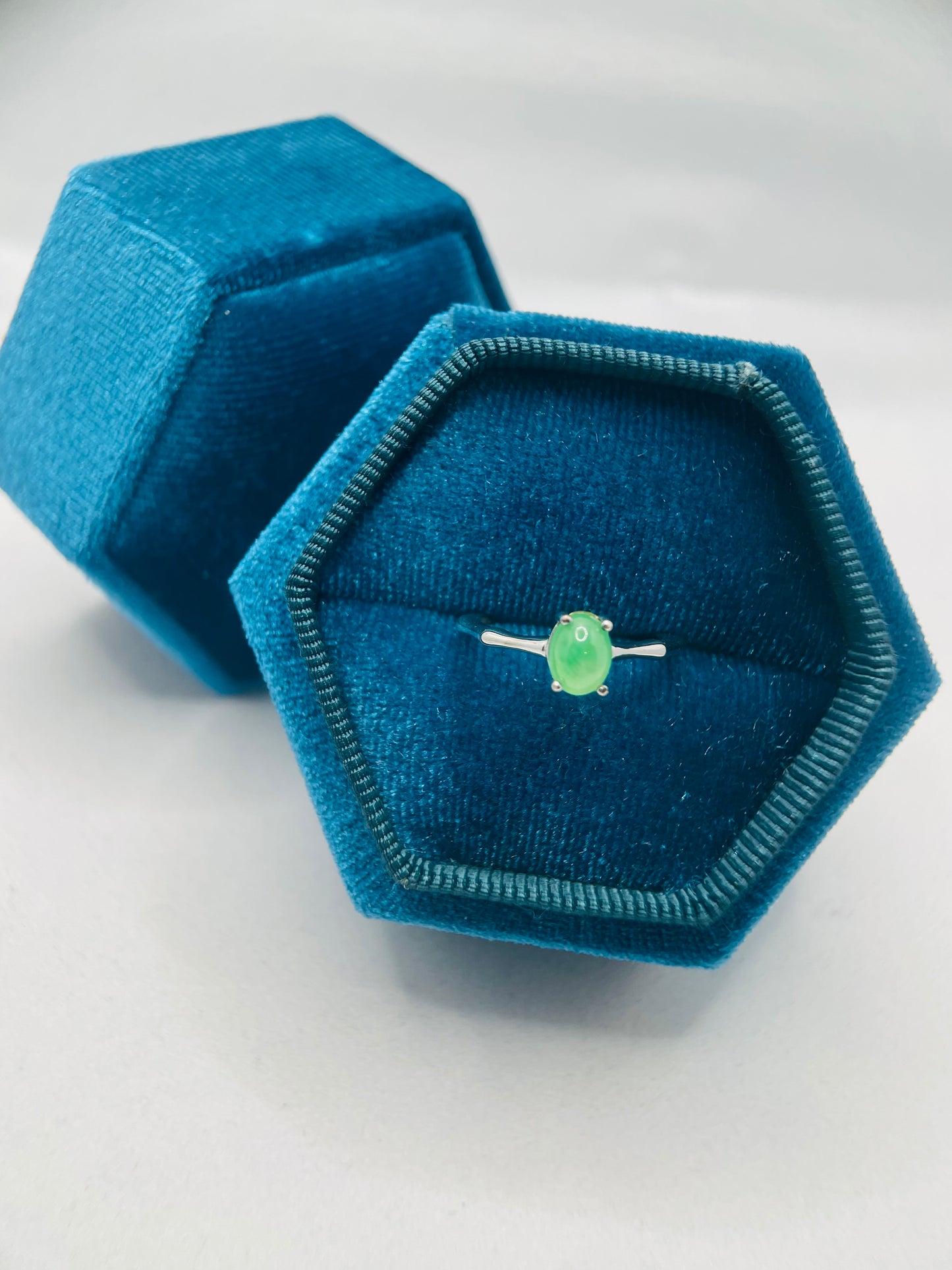 【Ring】Natural emerald ring around with silver